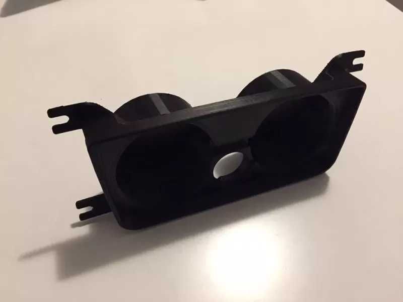 BMW E90 E91 E92 E93: Поставка за чаши със запалка (Cup Holder)