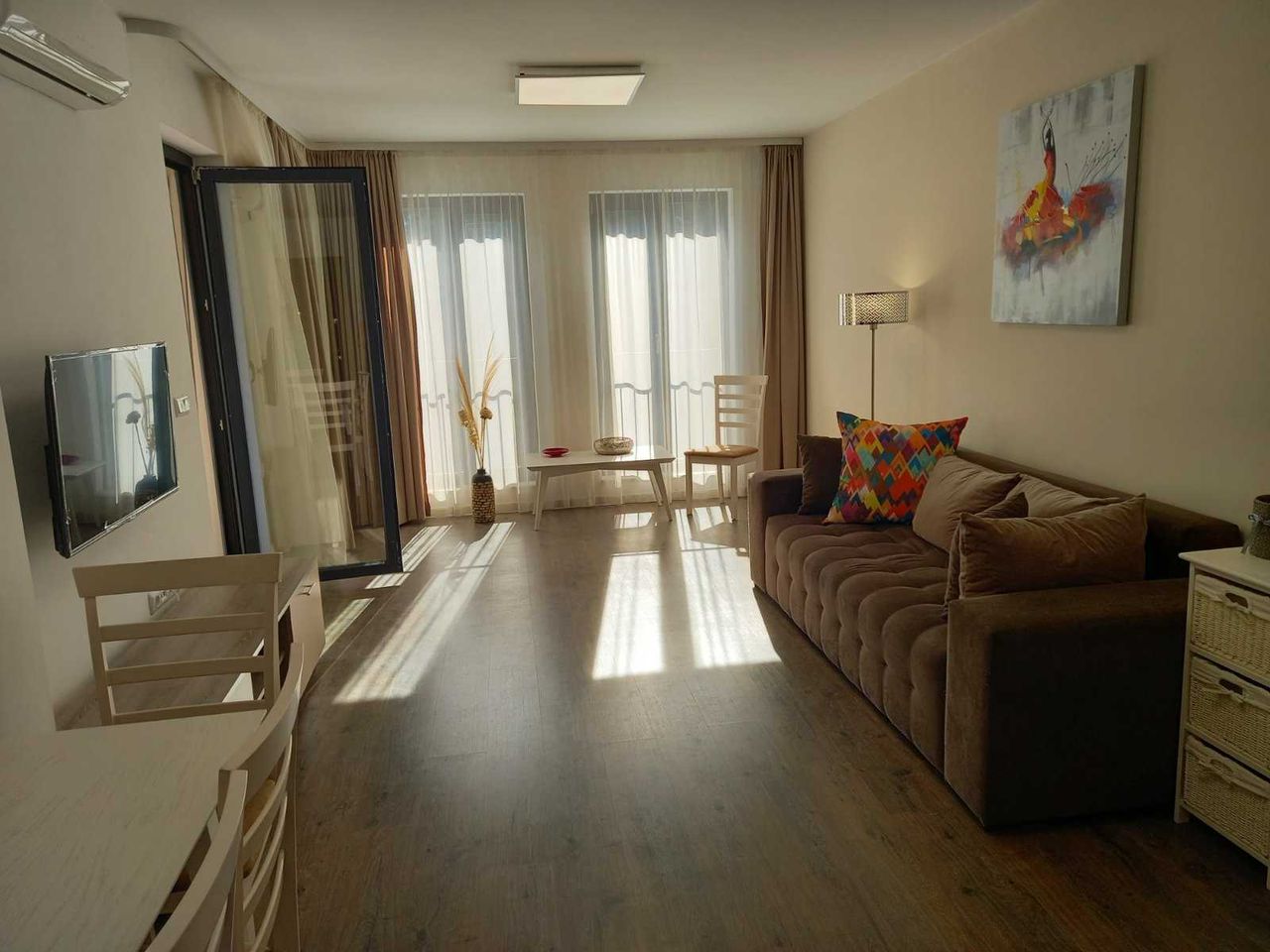 Дава се под наем Двустаен апартамент в Варна, Бриз - 79 кв.м за 650 € - Снимка #1