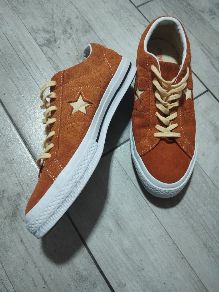 Vând Converse impecabili