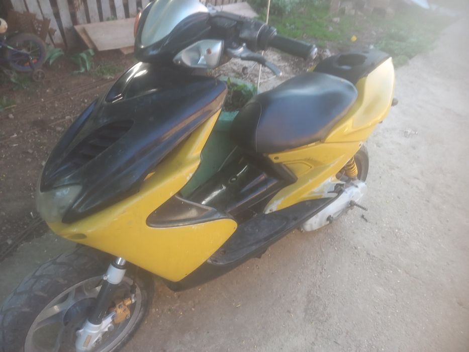 Vând yamaha aerox cu acte