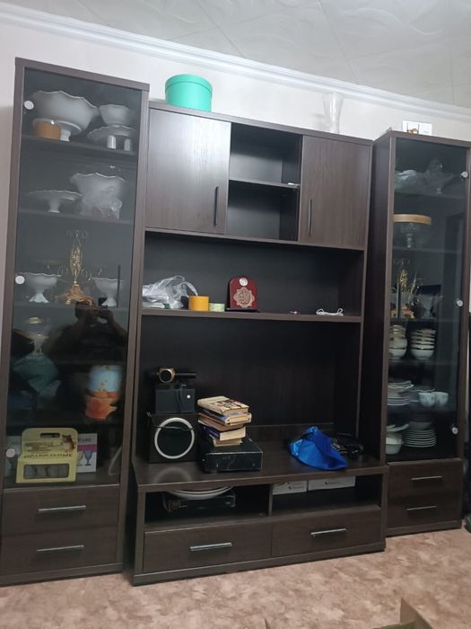 Продам шкаф сервант чисто из ДУБ черного