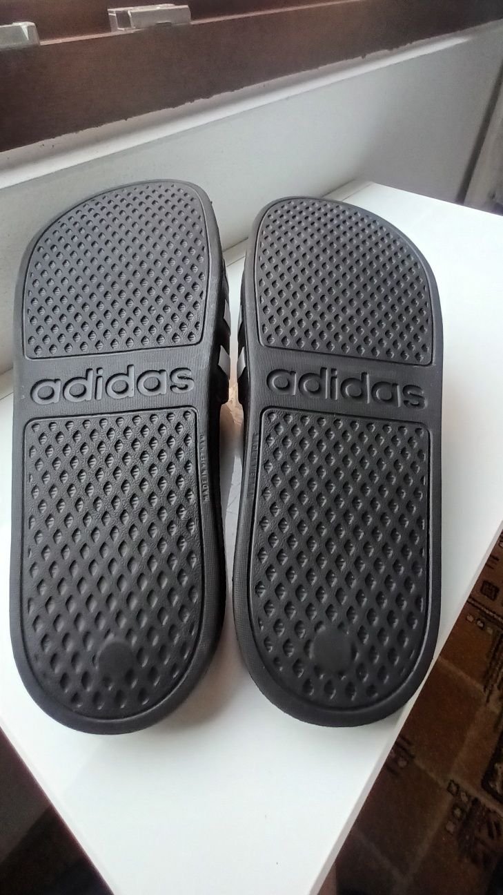 Slapi noi Adidas