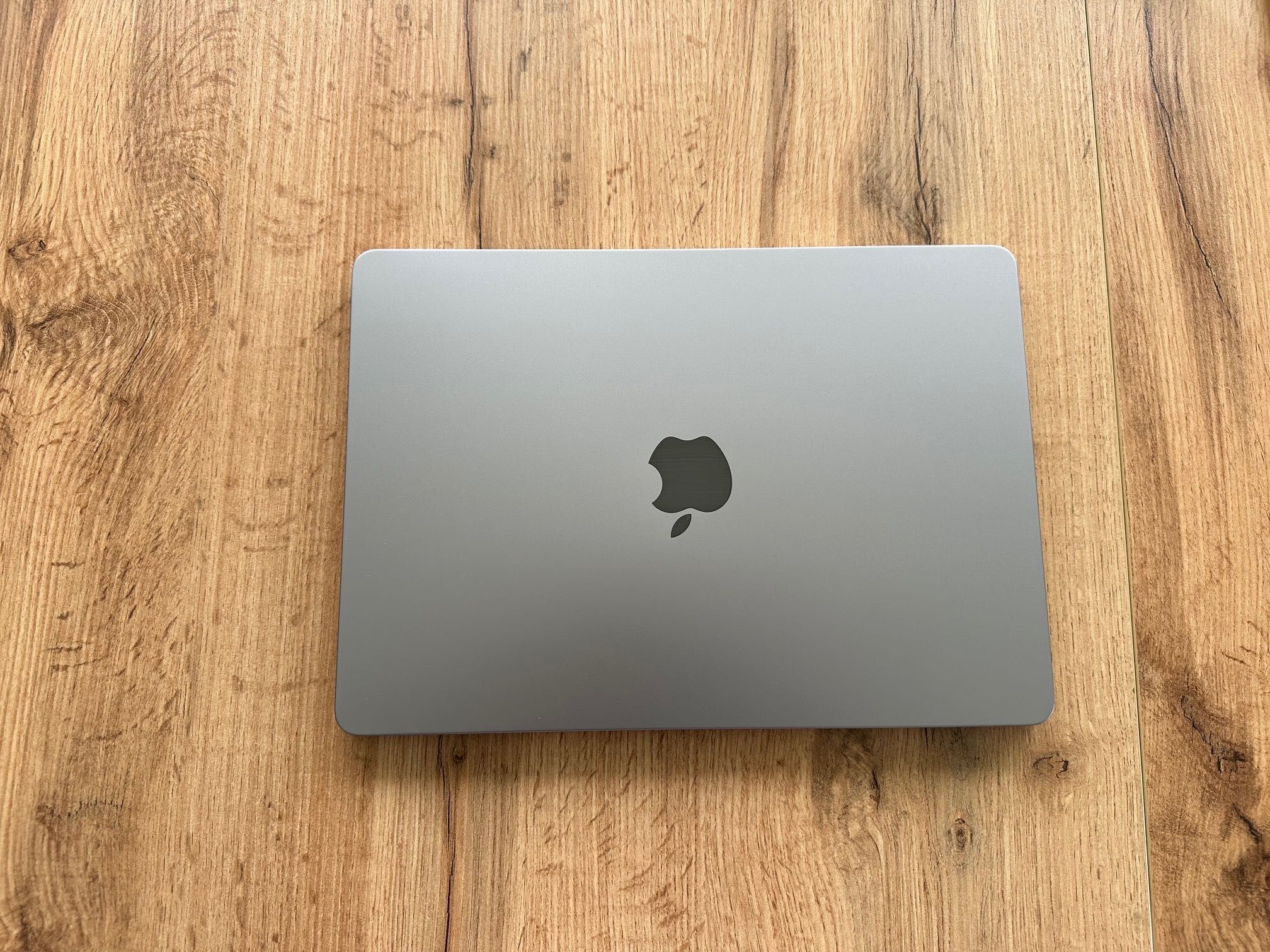 MacBook Air 13" M2 Chip 8-CPU, 8-GPU, 24GB RAM, 256GB SSD