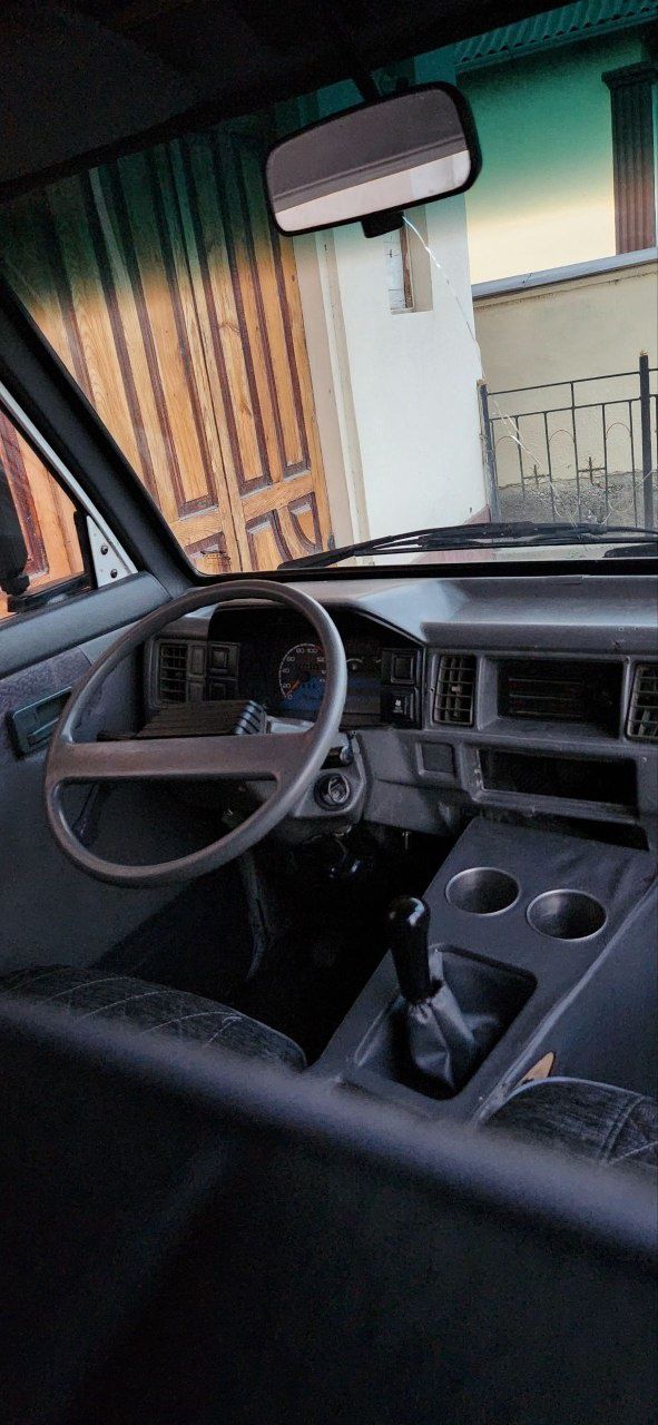 Damas 2002 oq
Rangi oq 
Salon holati yaxshi 
Sdeniyalari yumshoq
Y
