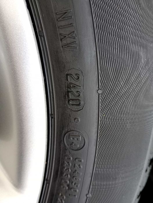 Vând jante și anvelope Mercedes R17