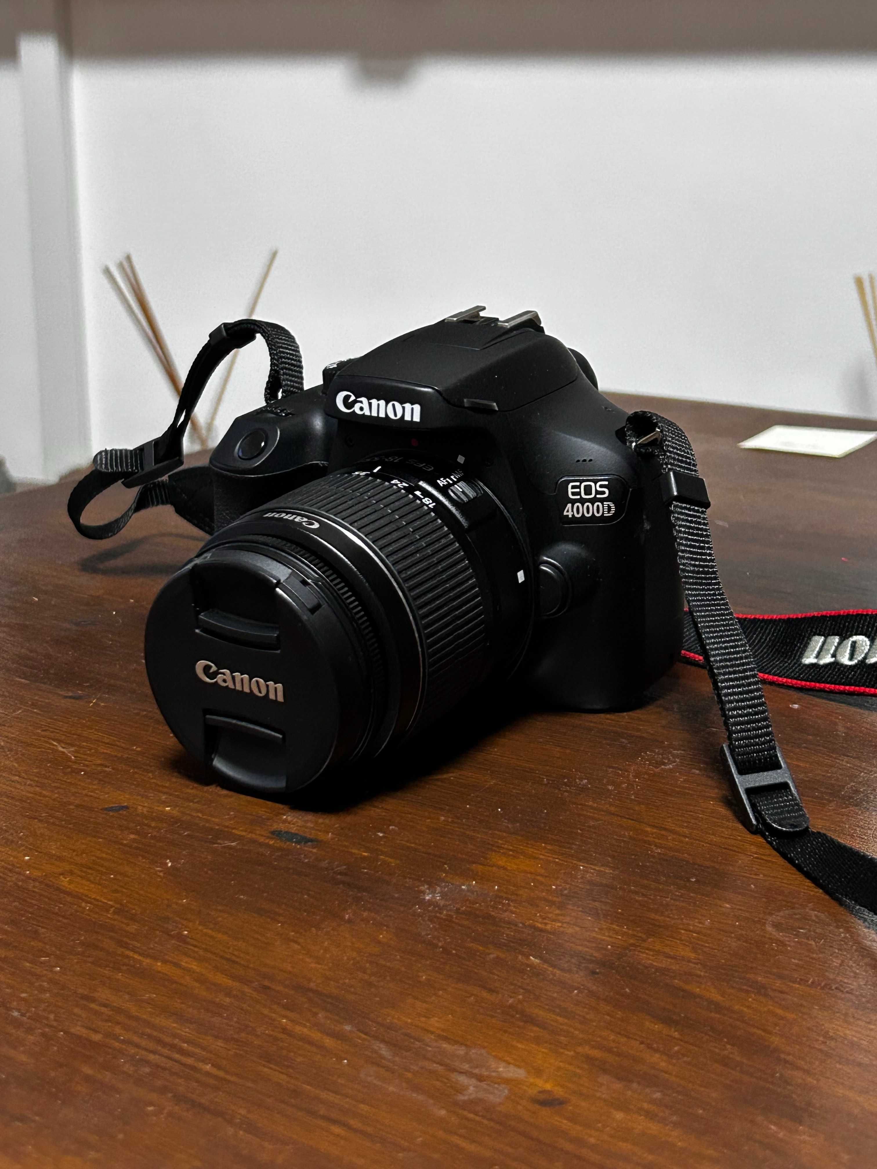 Aparat Foto DSLR Canon EOS 4000D / Rebel T100 Travel Kit