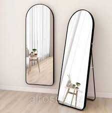 напольное арочное зеркало в черной раме