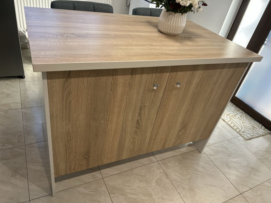 Insula de bucatarie+ 2 scaune