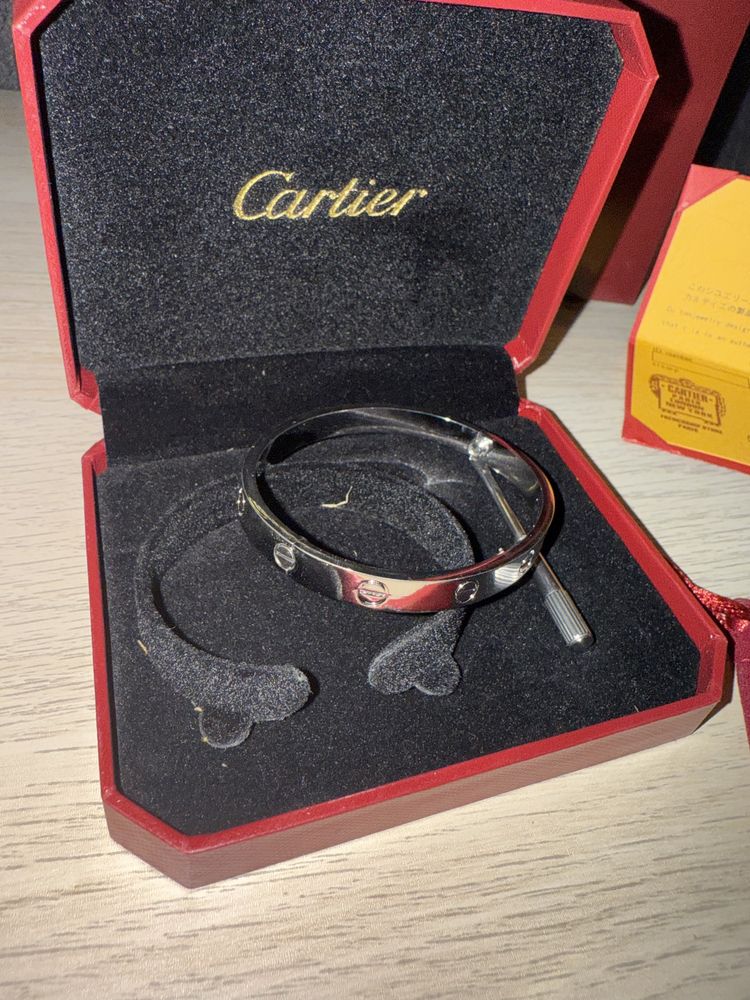 Гривна Cartier цвят сребро