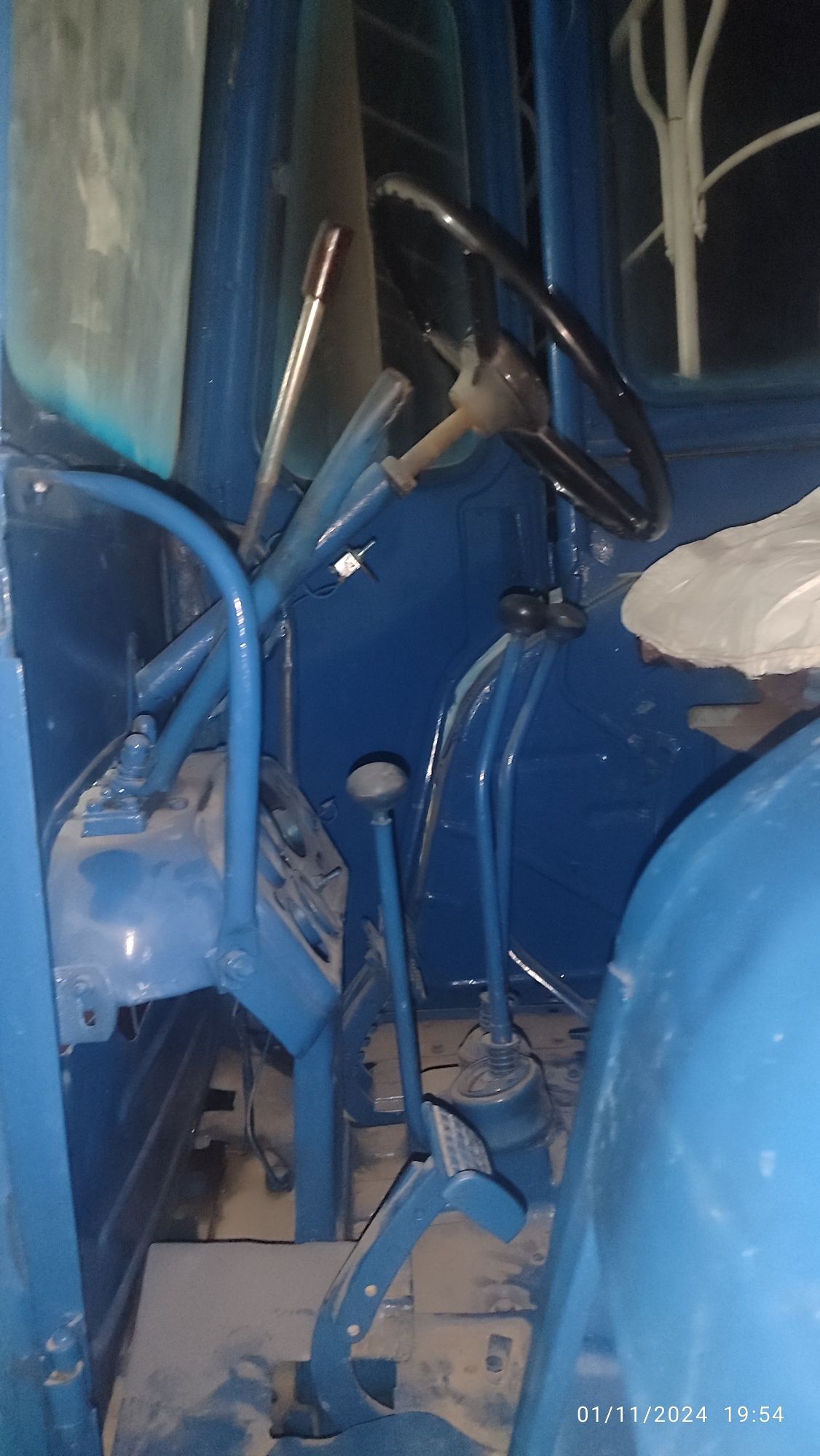 28 traktor sotiladi oladiganlar tel qilina