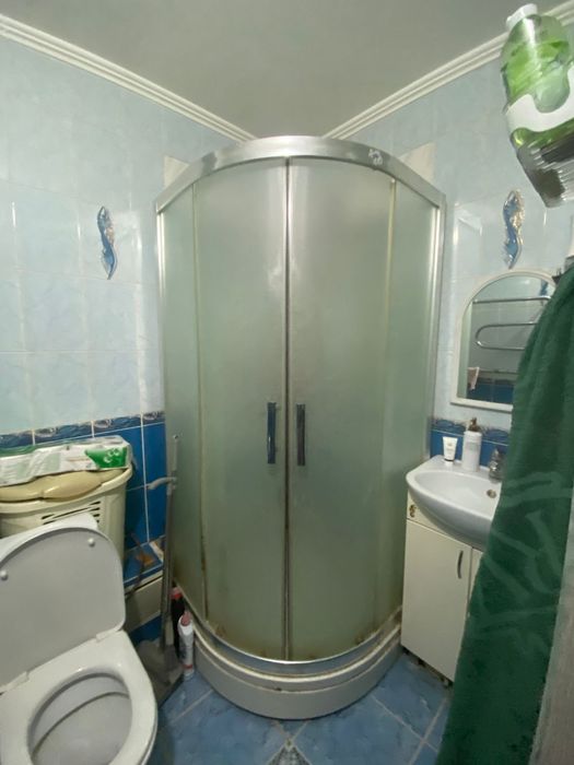 Отдам бесплатно  душевую кабину 90 ×90 в рабочем состоянии