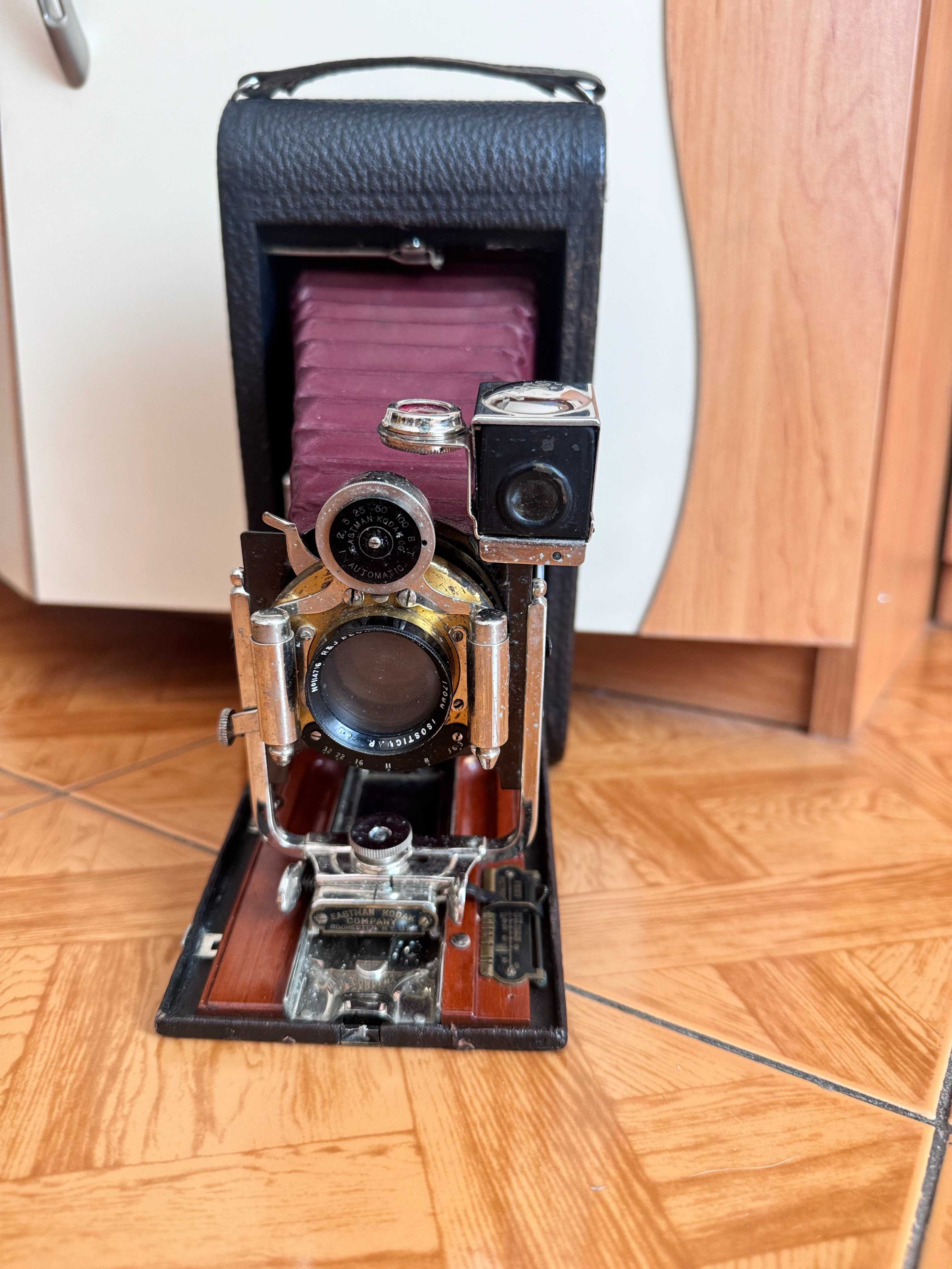 Рядък Kodak B-4 USA Колекционен Фотоапарат с червен мех