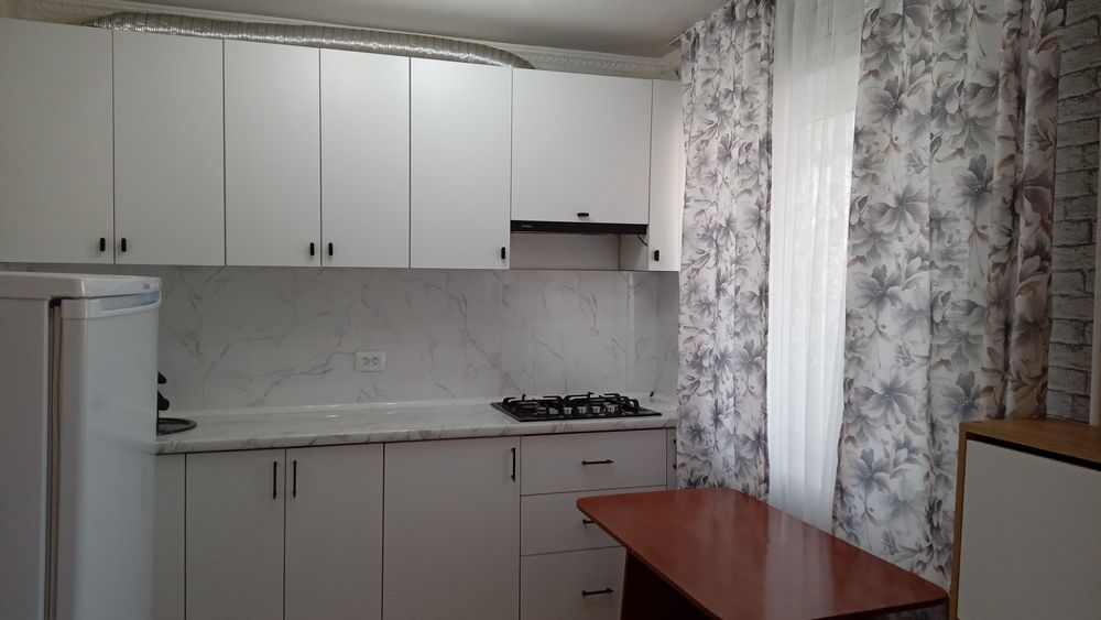 Сдаётся 2 ком квартира 4 мкр 44 дом с ремонта на  длительный срок