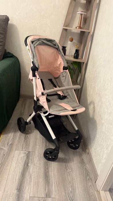 Детская коляска Б/У, высокого качества, без царапин, почти новая