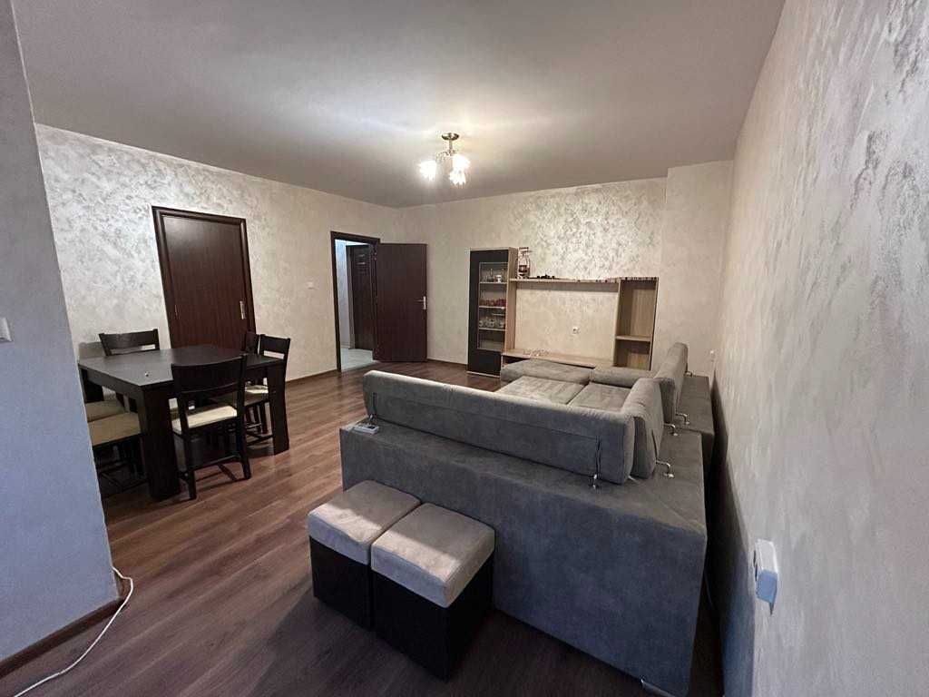 Дава се под наем Тристаен апартамент в Шумен, Пазара - 90 кв.м за 433.5 € - Снимка #1