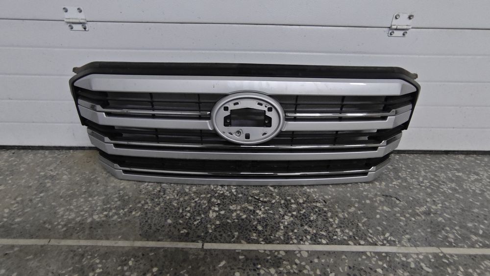 Решетка радиатора Land Cruiser 300