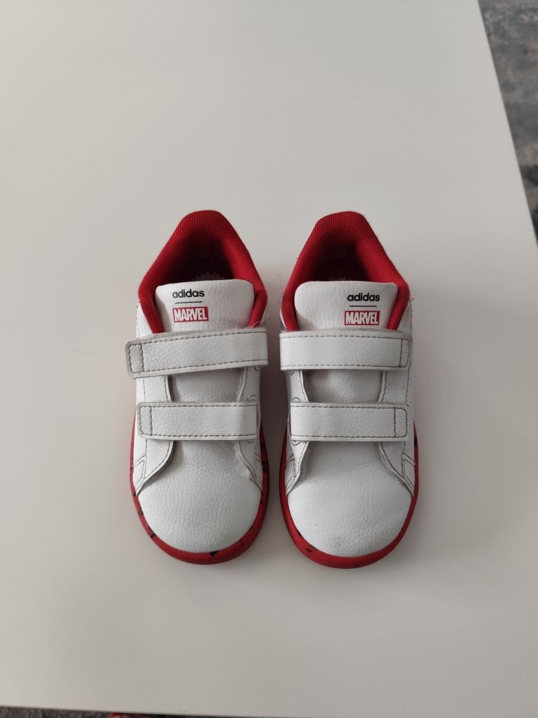 Adidasi spiderman 25.5