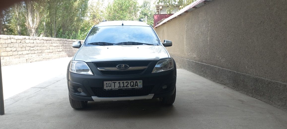 LADA LARGUS sotiladi