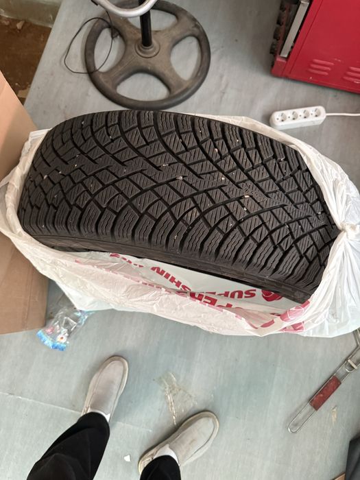 Продам комплект зимных шин