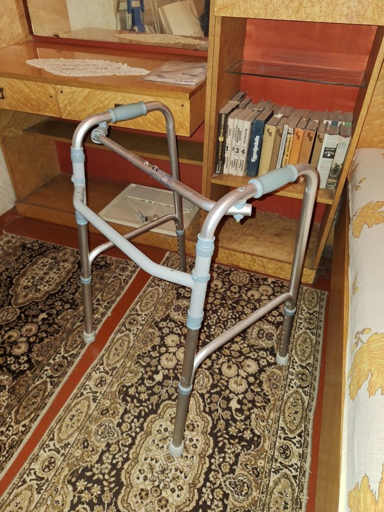Проходлка и хигиенен стол