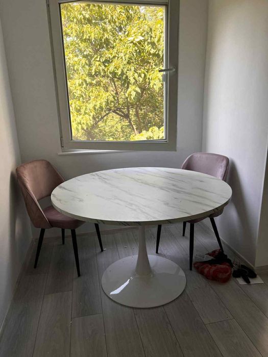 Трапезна   маса