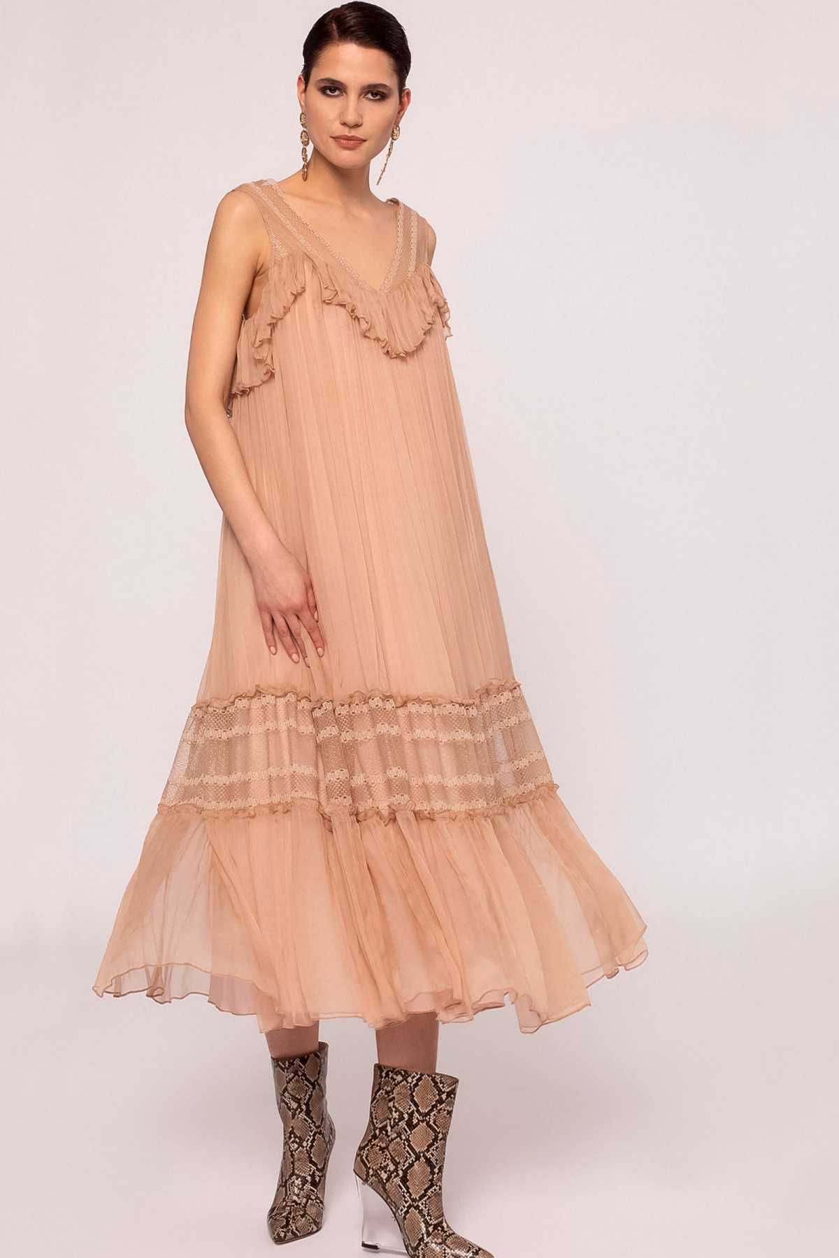 Caut aceasta rochie Nissa
