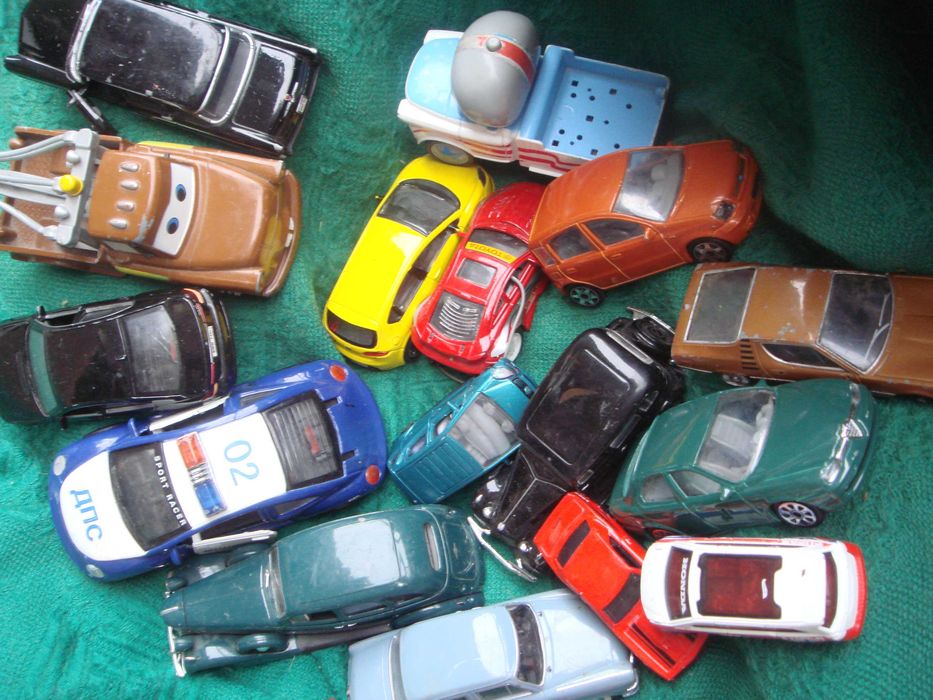 Набор фирменных Металлических машинок -двери открываются