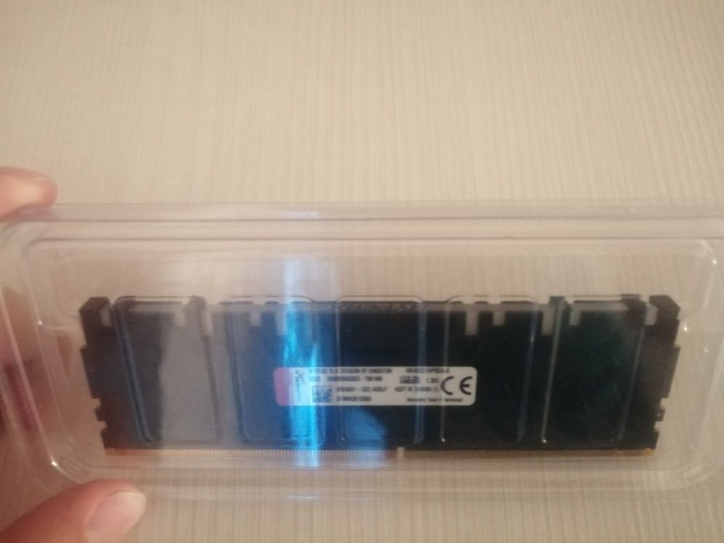 Продам ОЗУ Kingston HyperX Predator RGB DDR4 8GB 3200 MHz