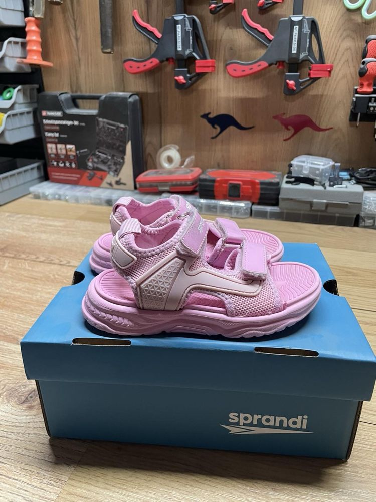Продавам детски сандалки Sprandi номер 28