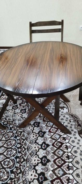 Компьютерный стол в хорошем состоянии