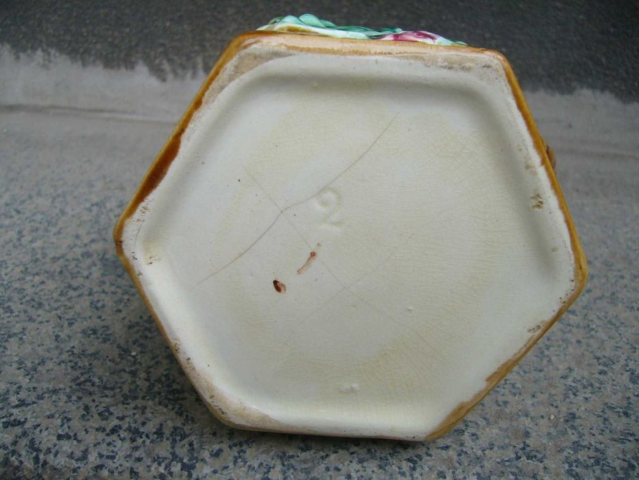 Стари Порцеланови Кана и Кутия