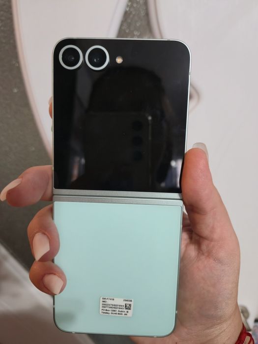 Samsung Galaxy Z Flip6 КАТО НОВ