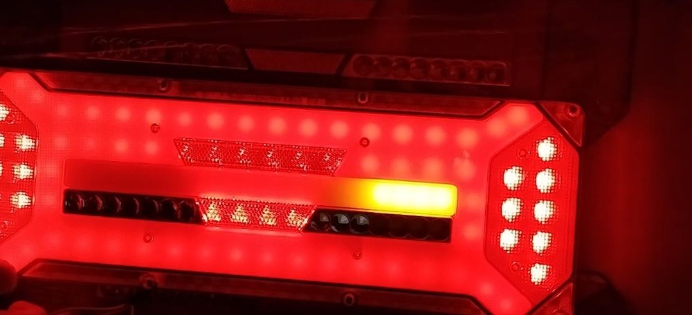 Set 2 lampi spate cu SEMNALIZARE DINAMICA 12-24V

Lampi spate LED, 6 f