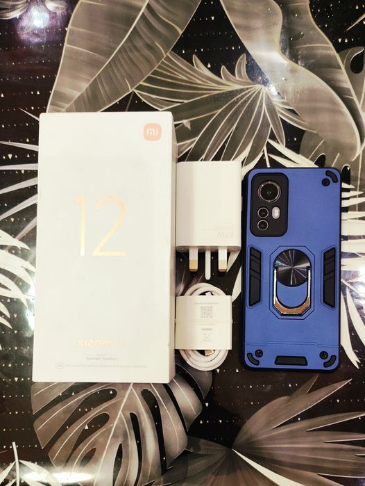 Продам Флагман Xiaomi 12 5G (12/256 ГБ) – Мощность и Компактность!