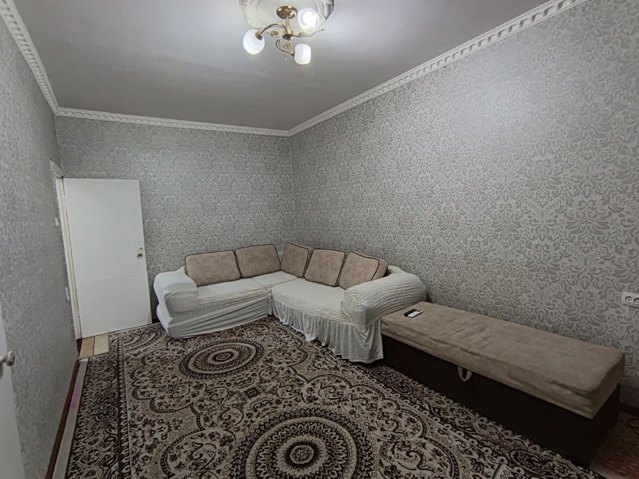 Mirzo Ulugbek metro 2/4/4 balkon 1,5x3 kvartira sotiladi