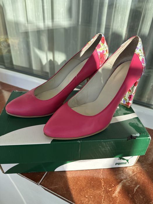 Vand pantofi dama si barbat la 60 70 lei perechea