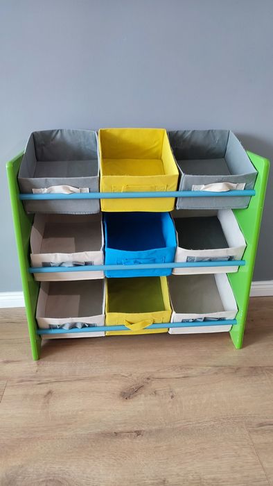 Дървена детска етажерка