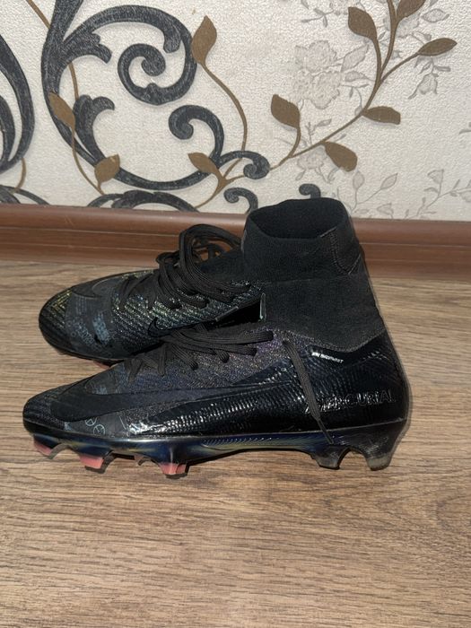 Футбольные бутсы Nike Mercurial