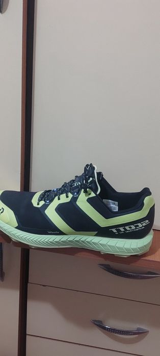 Vând încălțăminte Scott 45