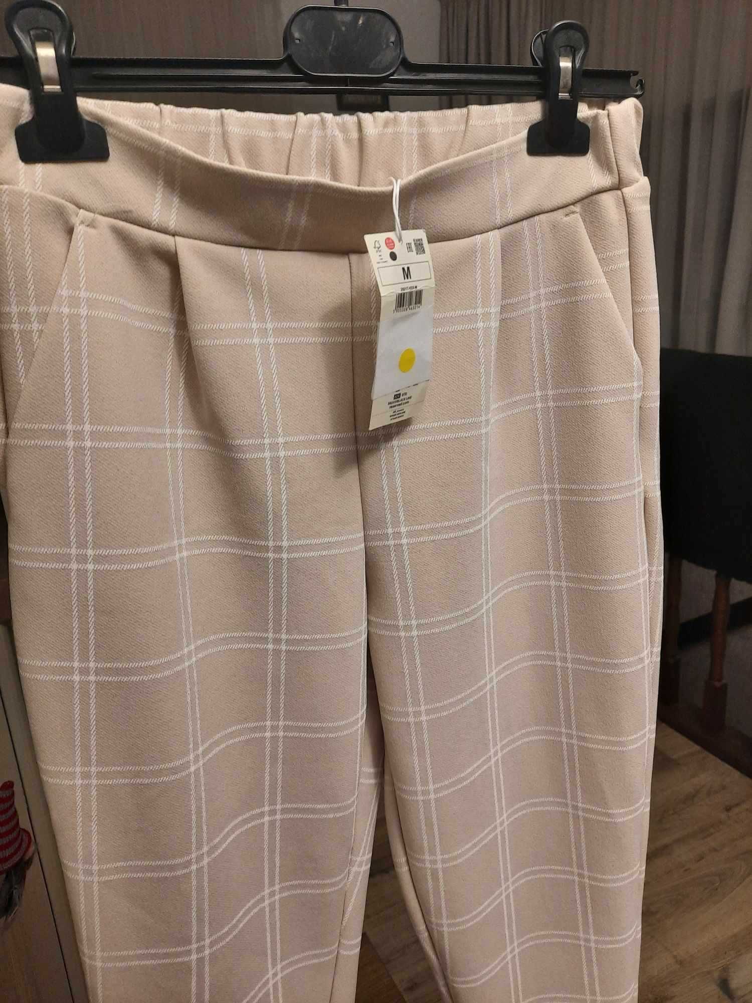 Pantaloni noi, cu eticheta  marca Reserved