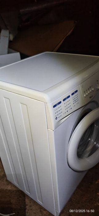 Vând mașină de spălat rufe Whirlpool