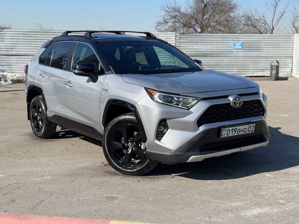 Продаётся Toyota RAV4