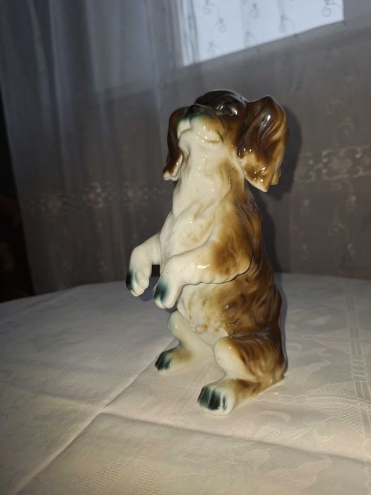 Bibelou Caine confectionat din portelan mat romanesc vintage