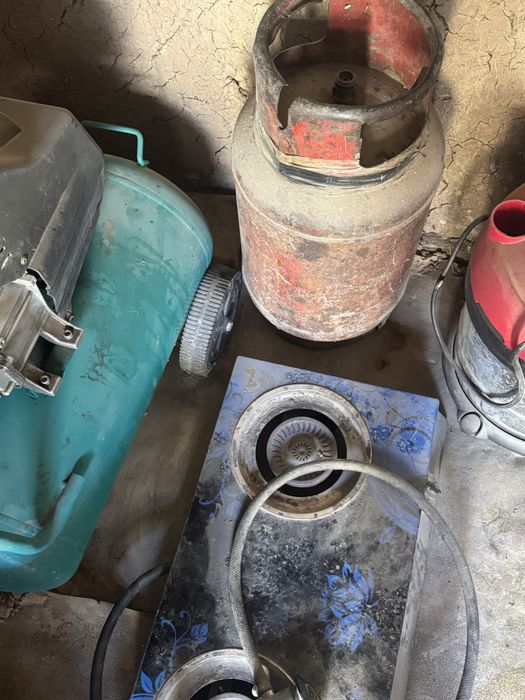 Грил апарат и газ балон и плита