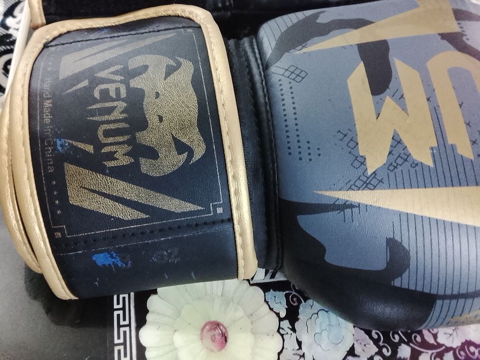 Перчатки VENOM 8oz для бокс