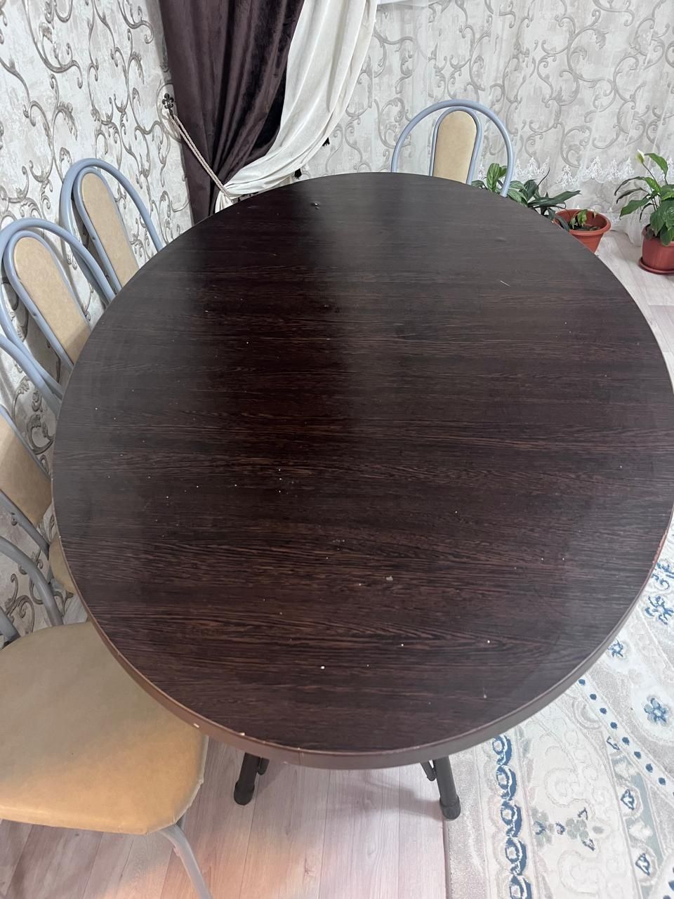 Стол со стулями для кухни