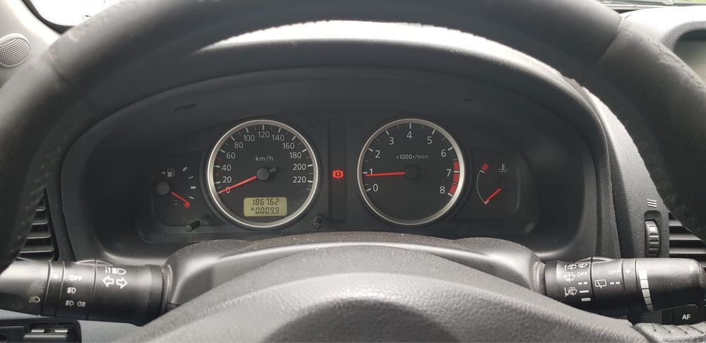 Vand Nissan Almera cu defectiune motor