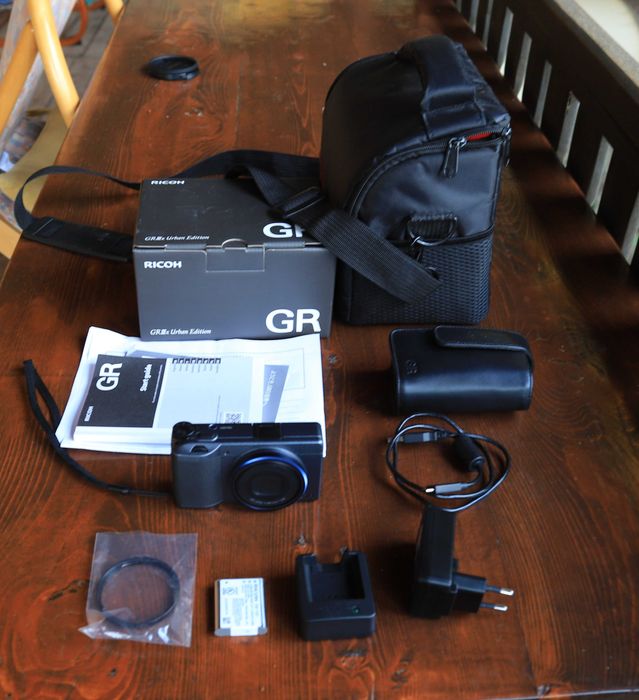 Продавам Ricoh GR3 street edition