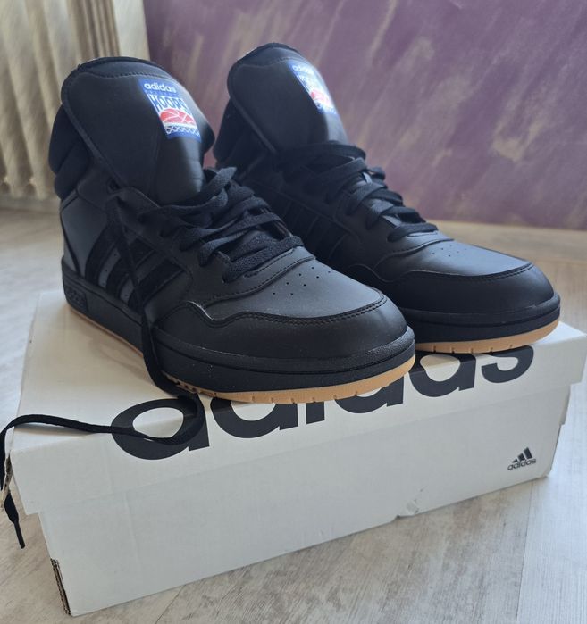 Чисто нови маратонки