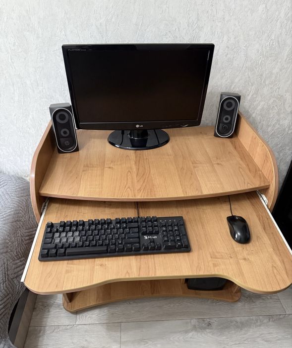 стул для компьютера со столом вместе